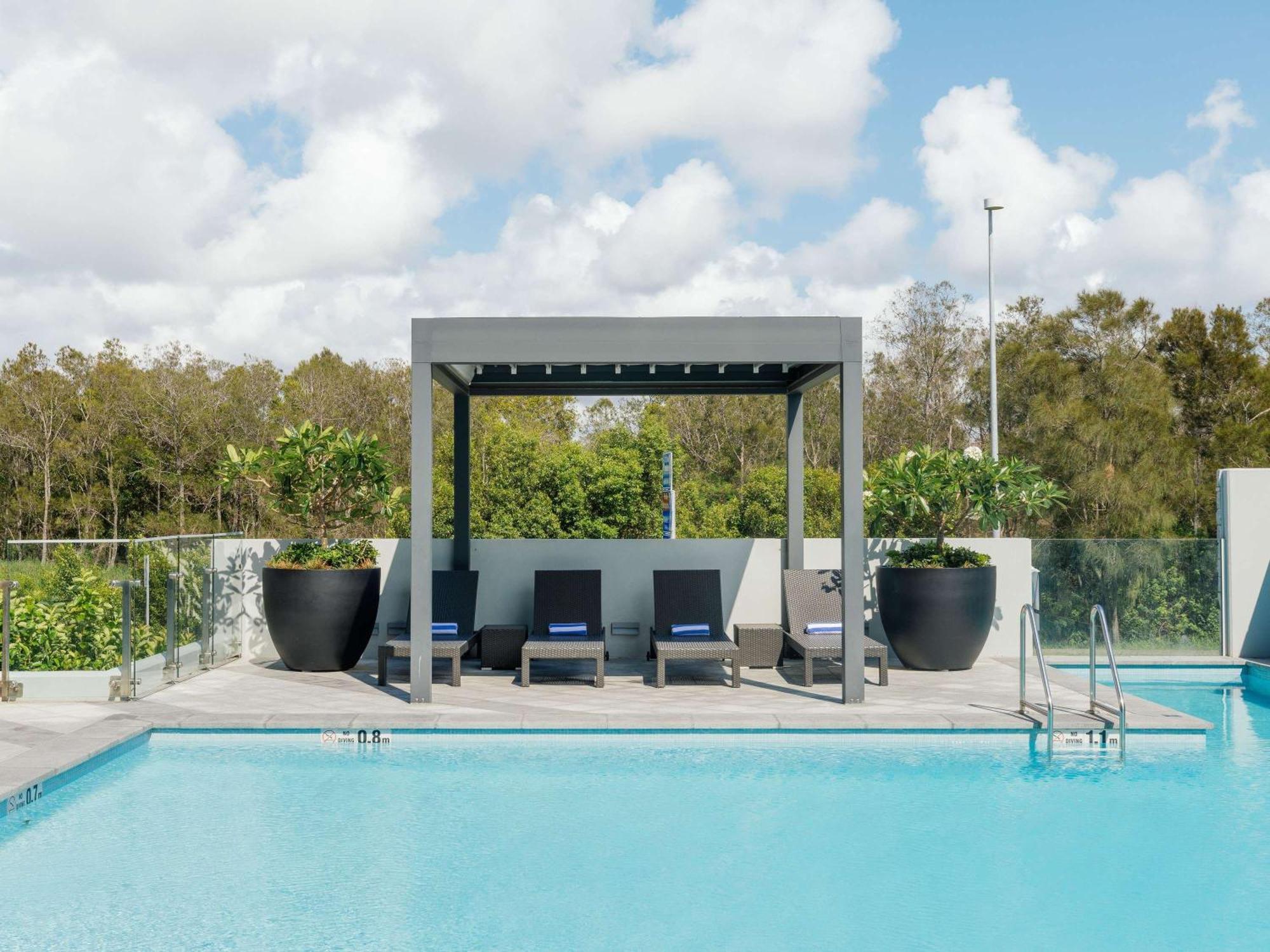풀먼 브리즈번 공항 호텔 외부 사진 The pool at the hotel