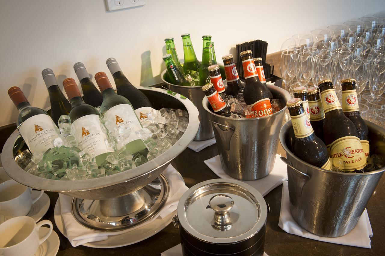 풀먼 브리즈번 공항 호텔 외부 사진 Beer and wine on ice